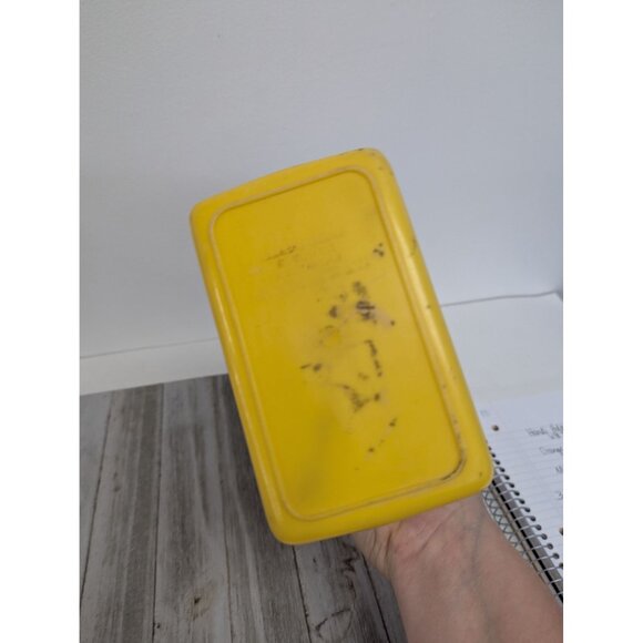 Vintage Lustro-Ware Yellow & White Plastic Pitcher With Lid - Picture 5 of 7